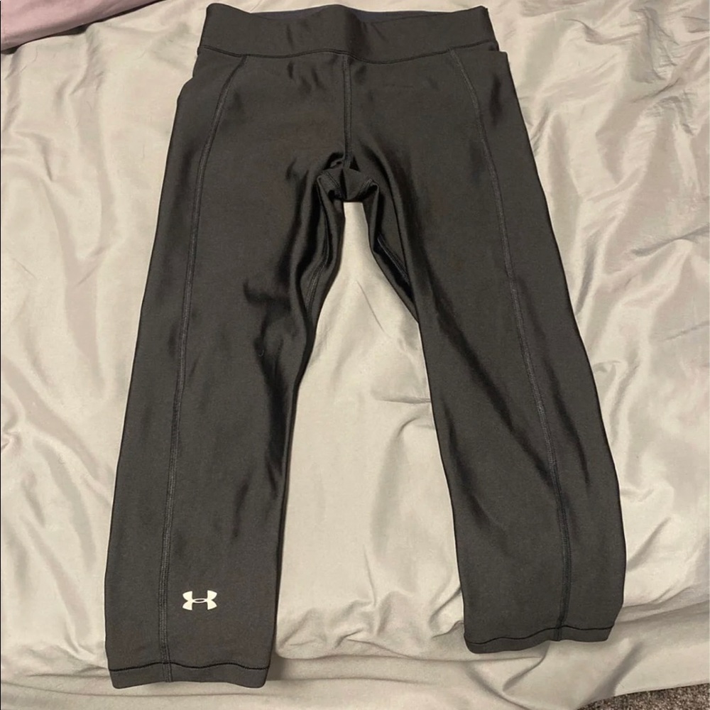 Under Armor black capri leggings